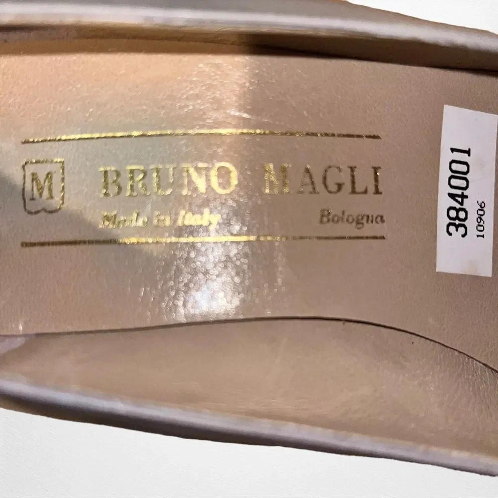 BRUNO MAGLI Two Toned Gray Pumps Heels With GoldTone Embellishment Size7-1/2 B